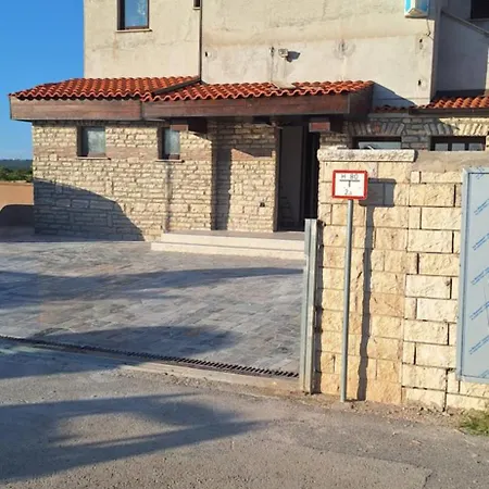 Almira Vendégház Póla