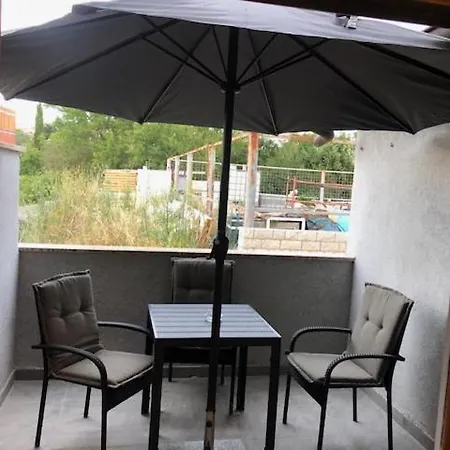 Almira Pensionat Pula