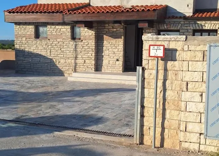 Almira 게스트하우스 풀라