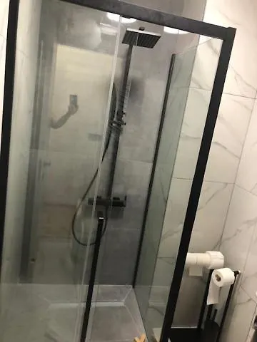 Almira 게스트하우스 풀라